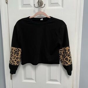 SHEIN youth Girls 10 black leopard animal
Print long sleeve crop top